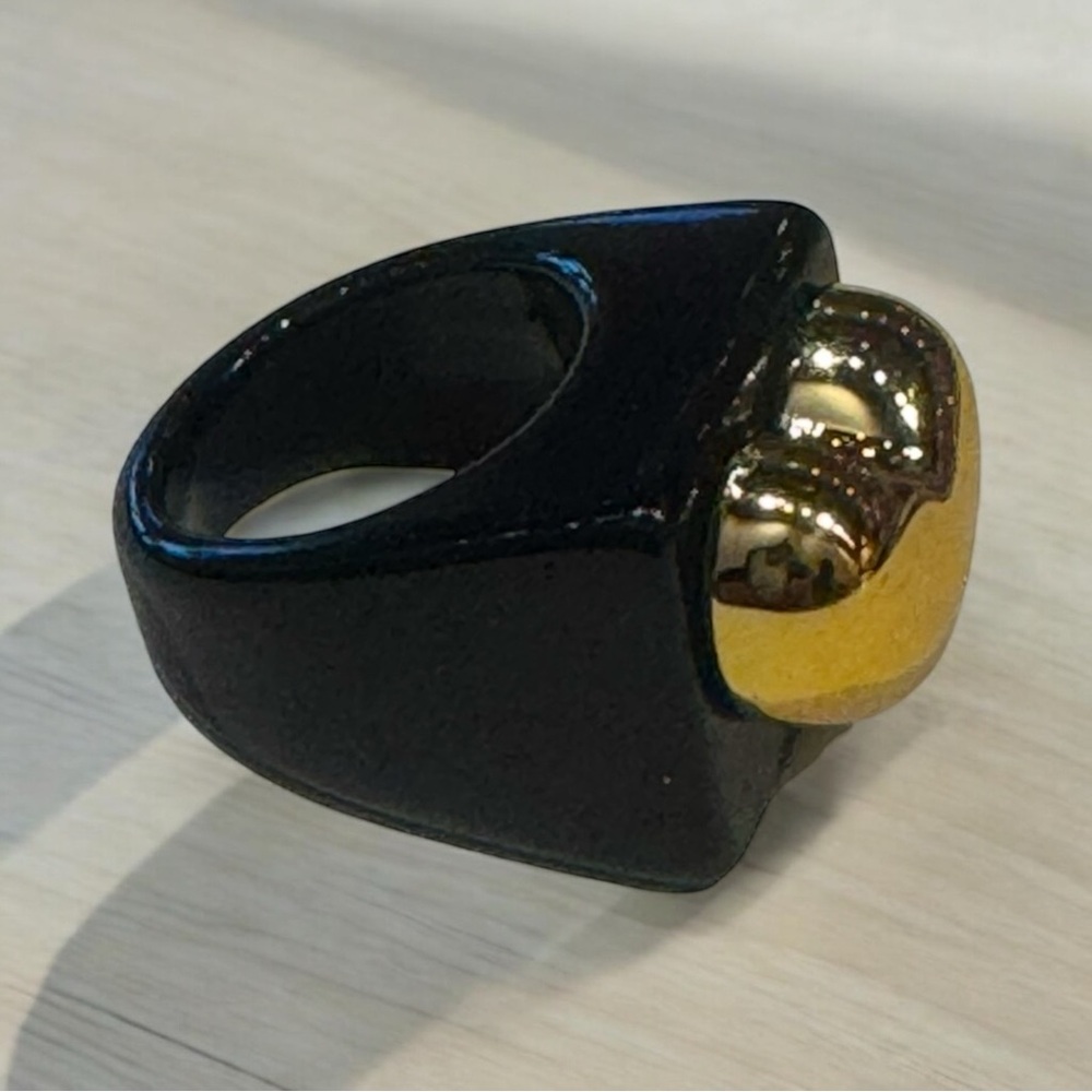 Chunky Statement Ring Black /Gold Heart Design - Picture 4 of 6